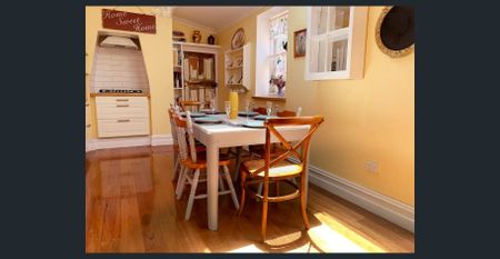 FULLY FURNISHED CENTRAL SANDSTONE COTTAGE- PERFECTION! - Photo 3