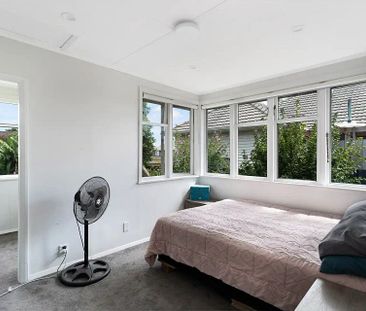 Charming 3BR Home with Garden! - Photo 6