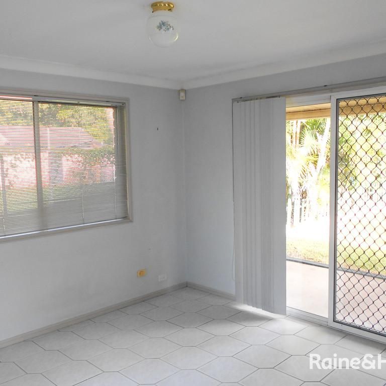 Low Maintenance and Easy Walk to Public Transport - Photo 1