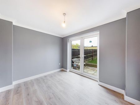 4 bedroom detached house to rent - Photo 2