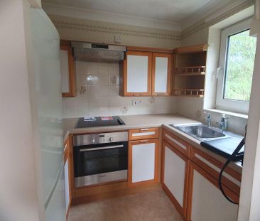 1 bedroom retirement property to rent - Photo 6