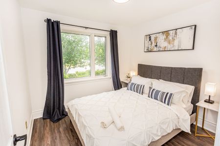 For Lease - 411 Maplehurst Avenue, Oakville, Ontario - Photo 4