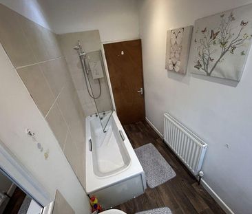 1 bedroom in a house share to rent - Photo 5