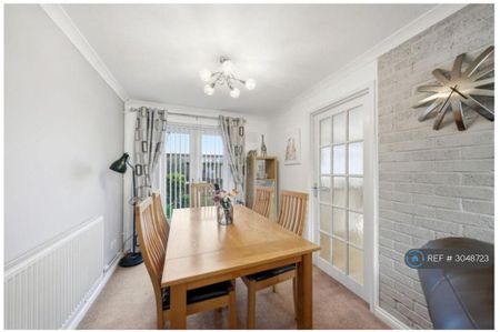 3 bedroom terraced house to rent - Photo 2