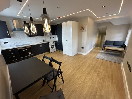 One-Bedroom Apartment - Photo 3