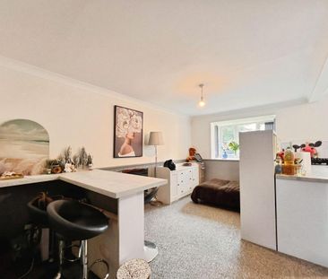 Conway Gardens, Grays, RM17 - Photo 4