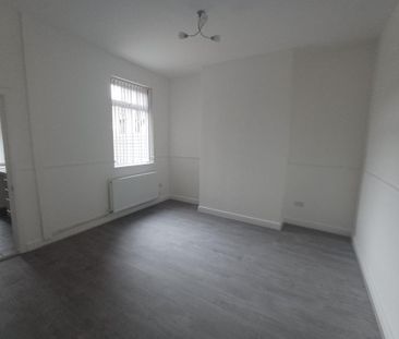 4 bedroom terraced house to rent - Photo 2