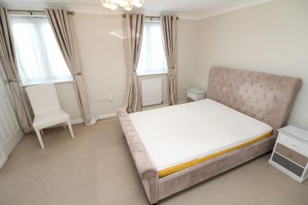 4 bedroom townhouse to rent - Photo 3