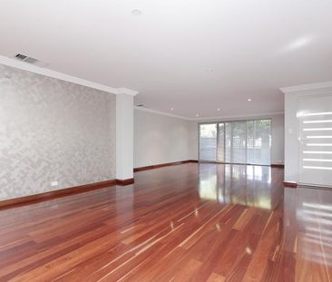 BEAUTIFULLY DESIGNED FAMILY HOME - Photo 3