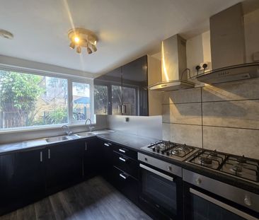 Bedsit, Hogan Way, E5 - Photo 3