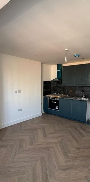 1 Bed Flat, North End, CR0 - Photo 1
