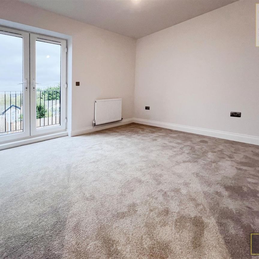 Chestnuts, London Road, Crays Hill - Photo 1