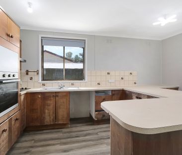 Space, Simplicity, and Everyday Comfort - Photo 5