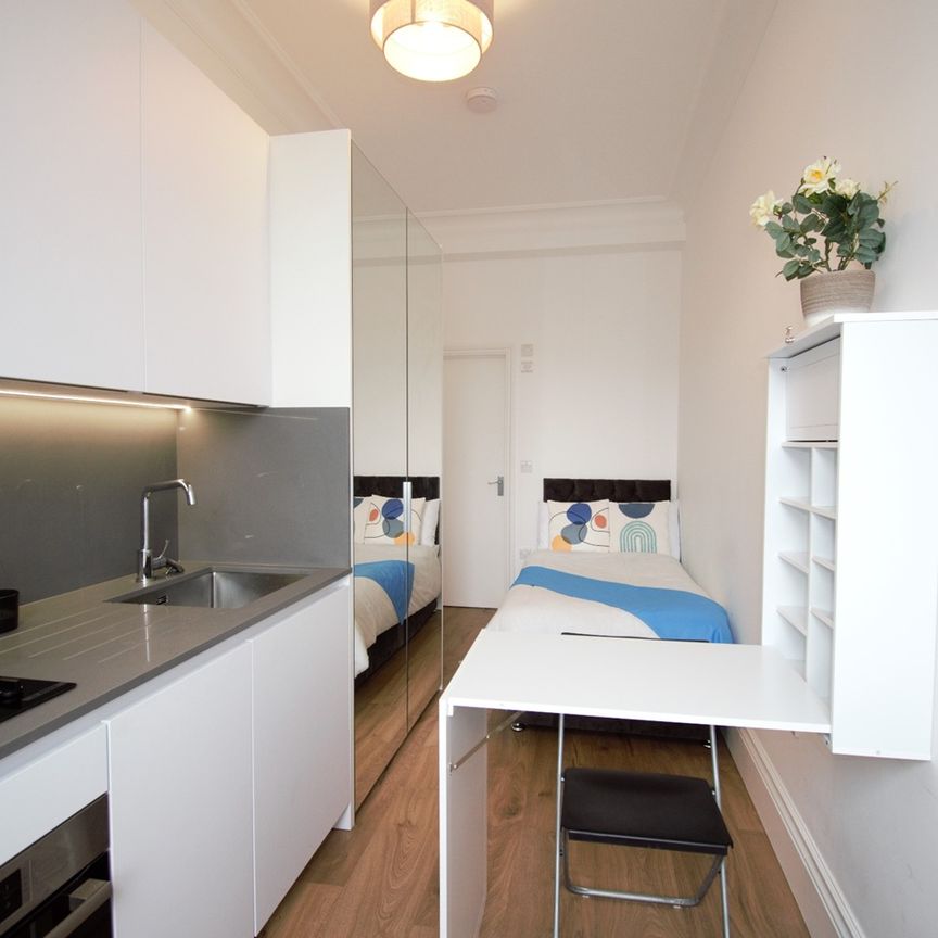 Studio Flat, Grenville Place, SW7 - Photo 1