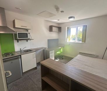 Studio to rent - Photo 2