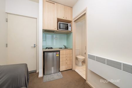 FULLY FURNISHED STUDIO APARTMENT IN THE HEART OF MELBOURNE! - Photo 4