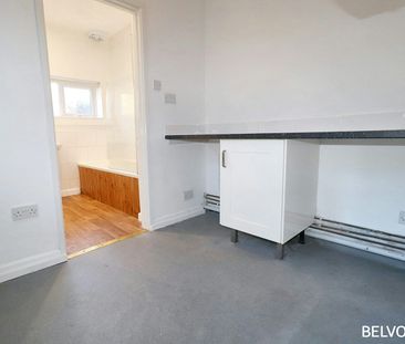 Terraced House to rent on - Photo 6