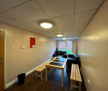 6 bedroom flat to rent - Photo 2