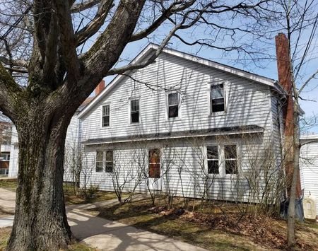 Acadia ~ Great 2 BR Main Floor Flat in Halifax! - Photo 2