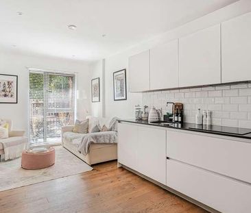 Salisbury Street, London, W3 - Photo 2