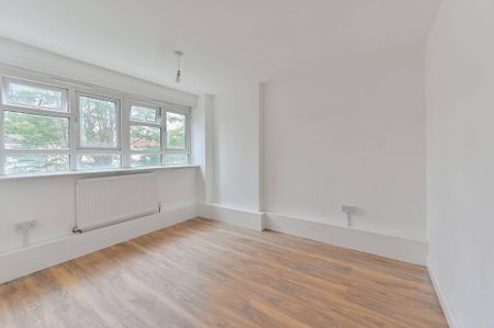 3 bedroom maisonette to rent - Photo 2