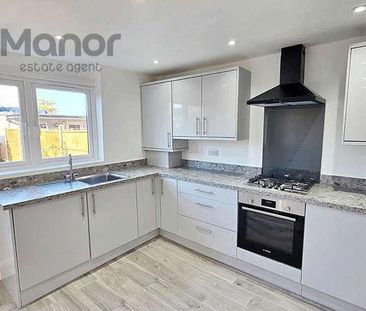 Stradbroke Grove, Clayhall, IG5 - Photo 2