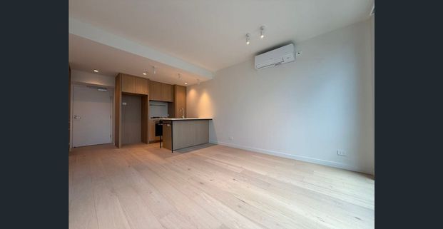 Brand New Luxury 1-Bedroom Residence at The Queensbridge Building Fully Furnished Option Available - Photo 1