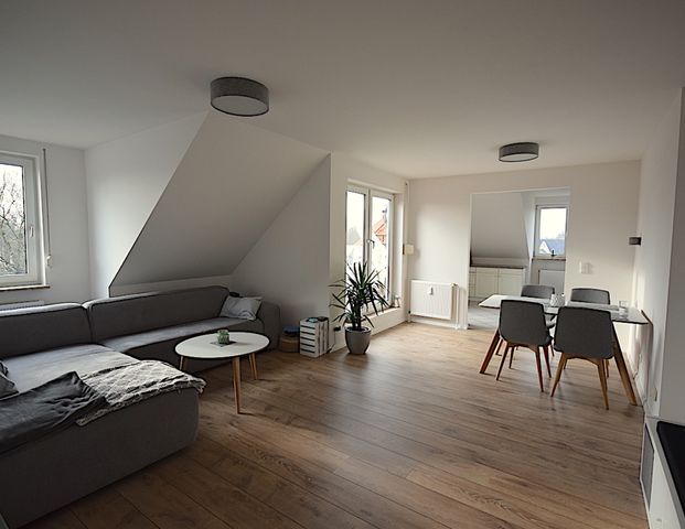 Moderne & helle 2 Zimmer DG-Wohnung mit Loggia - Foto 1