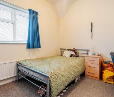 4 bedroom semi-detached house to rent - Photo 4