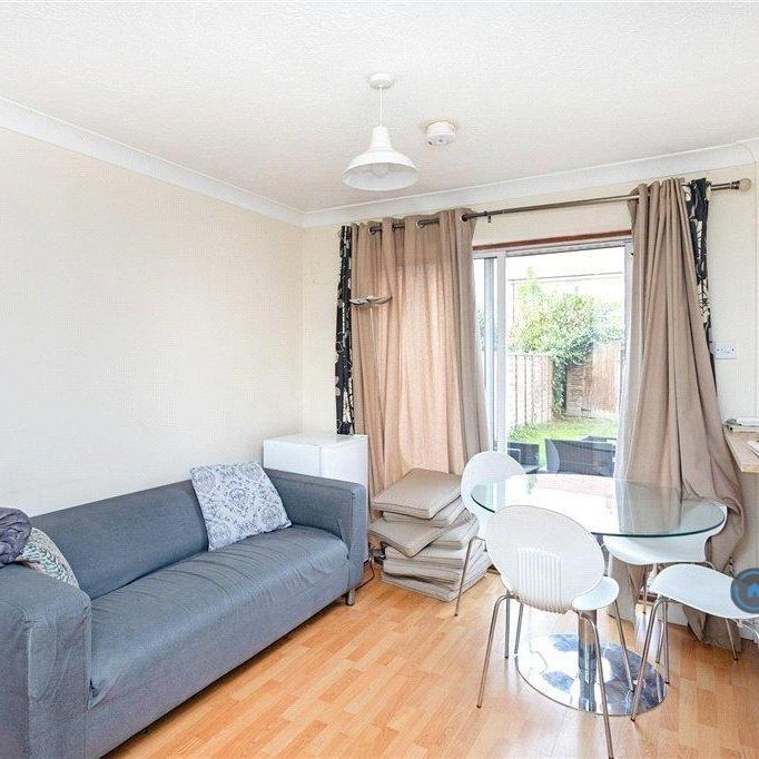 1 bedroom in a house share to rent - Photo 1