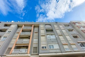 Apartamento 2 dormitorios con piscina al lado del mar