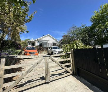 Charming 4 bedroom home with stunning views!!! - Photo 5