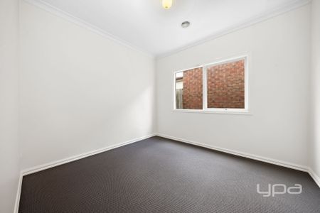 Beautifully Presented Home Offering Comfort & Convenience !! - Photo 2