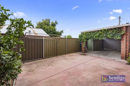Easy-Care Living in Flora Hill - Photo 4