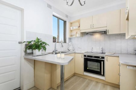 Two Bedroom Apartment In Convenient Location - Photo 5