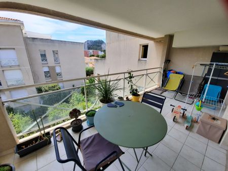 Appartement 4 pièces 95m2 MARSEILLE 9EME 1 476 euros - Photo 5