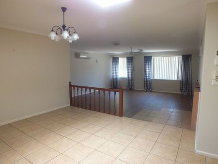 FAMILY HOME - Photo 2