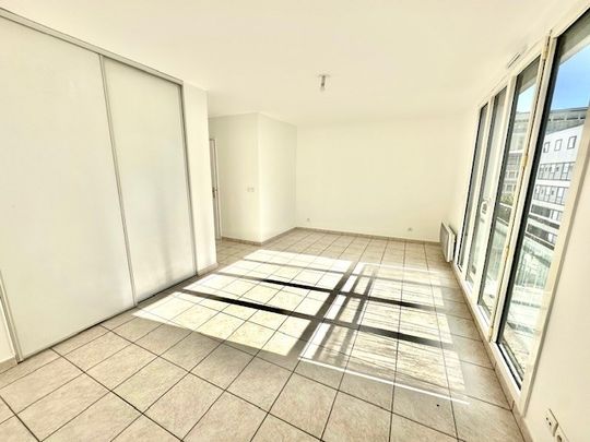 Location Appartement 1 pièce 31m² LYON 3ème - Photo 1