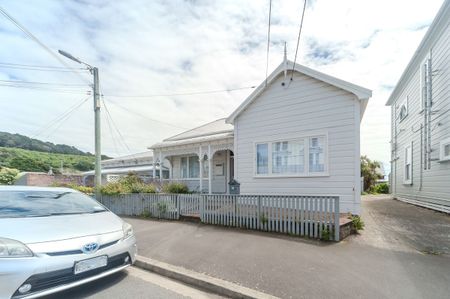 Four Bedrooms in Newtown - Photo 5