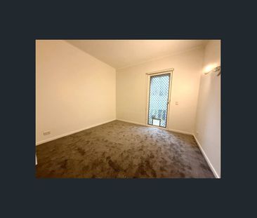 Ground-Floor Living With Private Street-Front Access - Photo 6