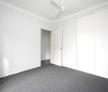 Fully Air conditioned - Fenced Backyard – Side Access - Photo 2