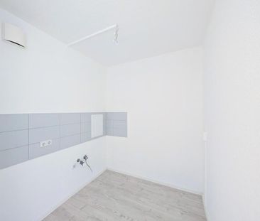 Sanierte 3-Raum-Wohnung mit Badewanne und Balkonkraftwerk - Photo 1