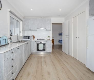 An idyllic coastal location, immaculately presented - Photo 2