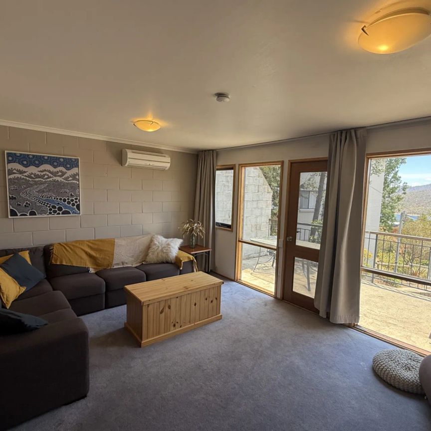 Modern, Low-Maintenance Living in a Quiet Jindabyne Location - Photo 1