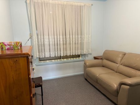 Spacious Furnished 3-Bedroom Unit in Thomastown - Photo 3