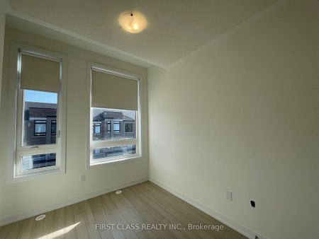 Townhouse For Lease | N8093276 - Photo 4