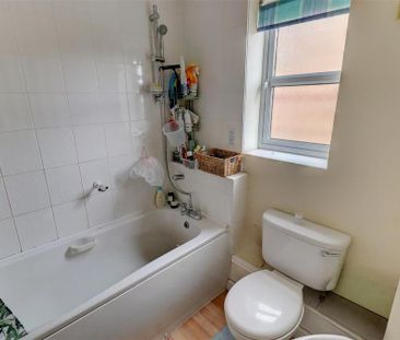 2 bedroom detached house to rent - Photo 3