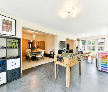 6 bedroom detached house to rent - Photo 2