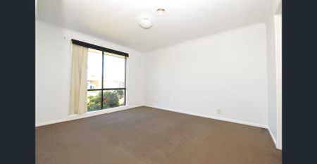 Freshly Painted 3-bedroom + study family home!! - Photo 3