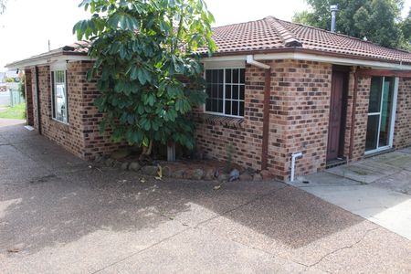 Family home in a great location - Photo 2